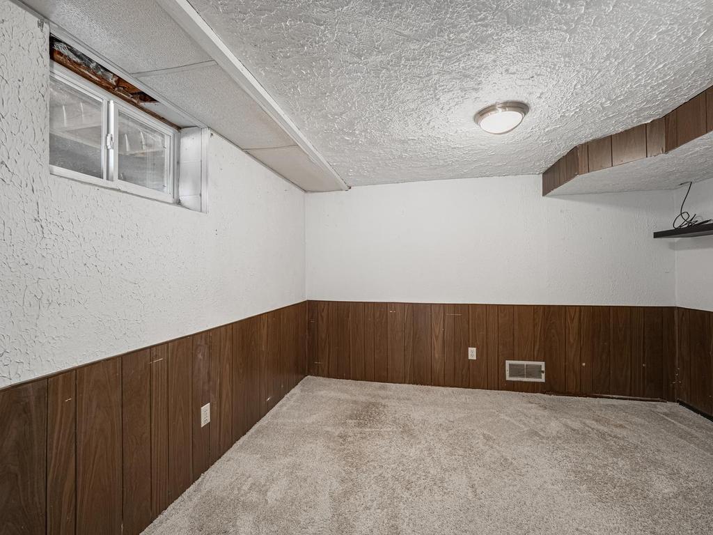 6231 Quail Avenue N Property Photo 25