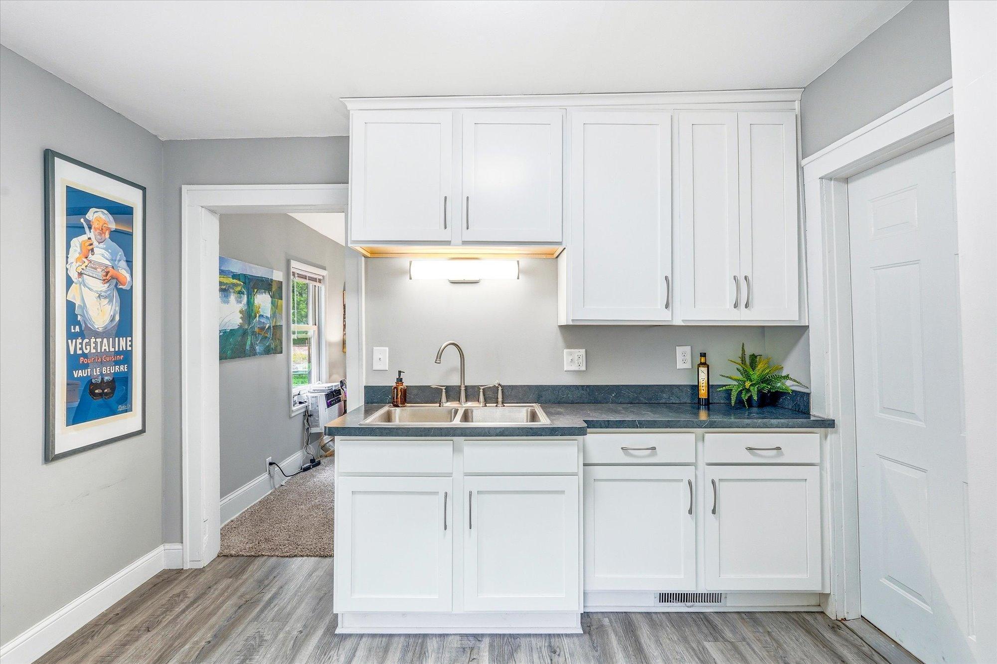 891 Benhill Road Property Photo 4