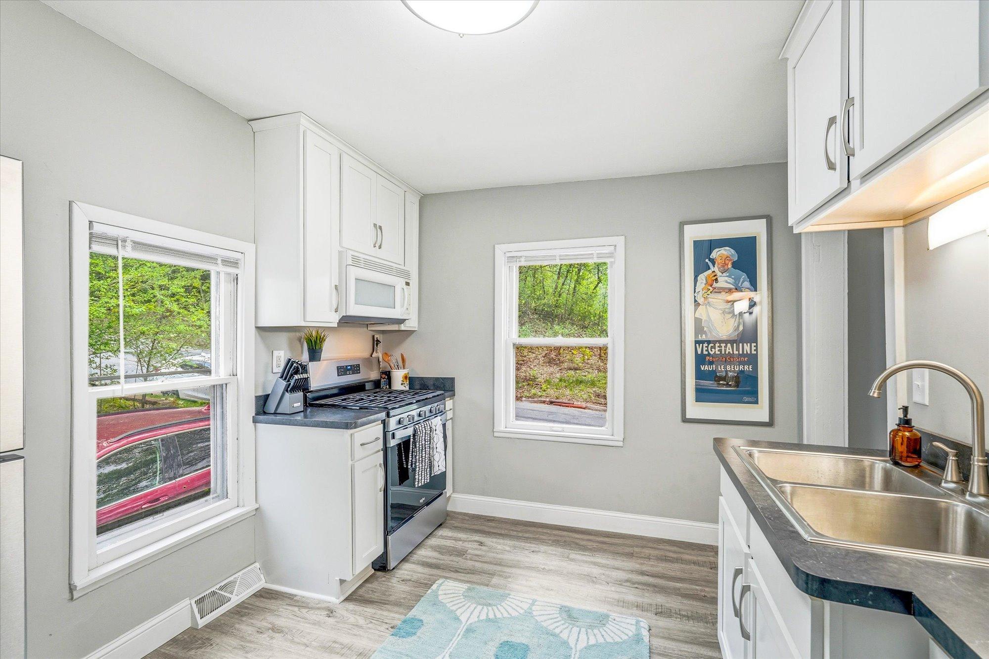 891 Benhill Road Property Photo 16