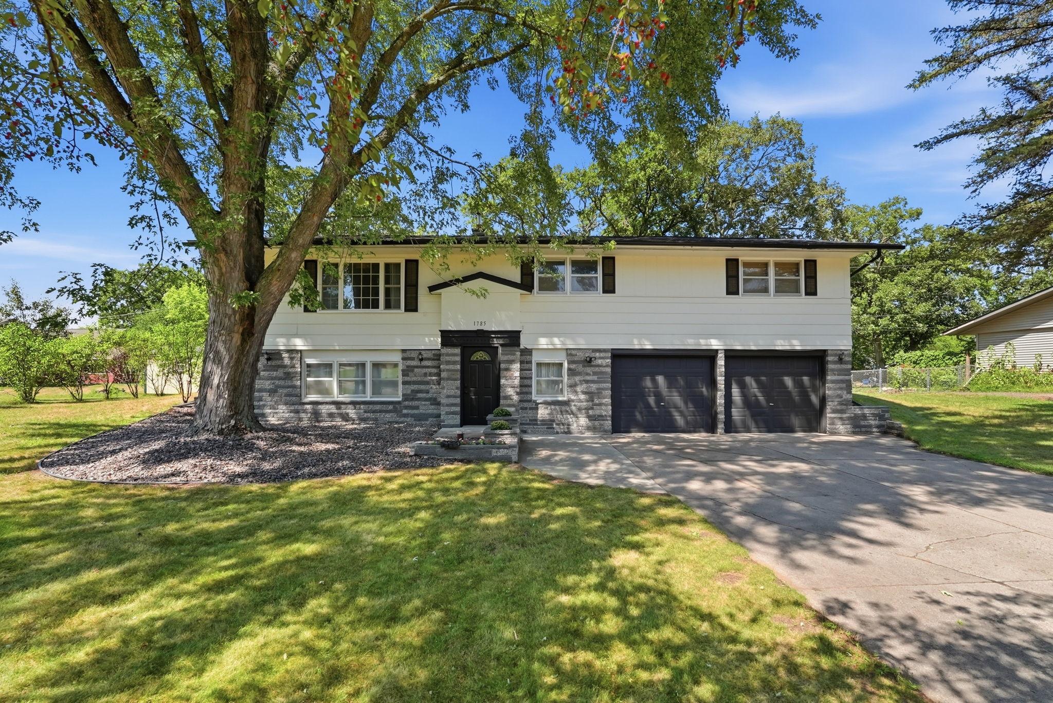 1785 Oak Road Property Photo 1