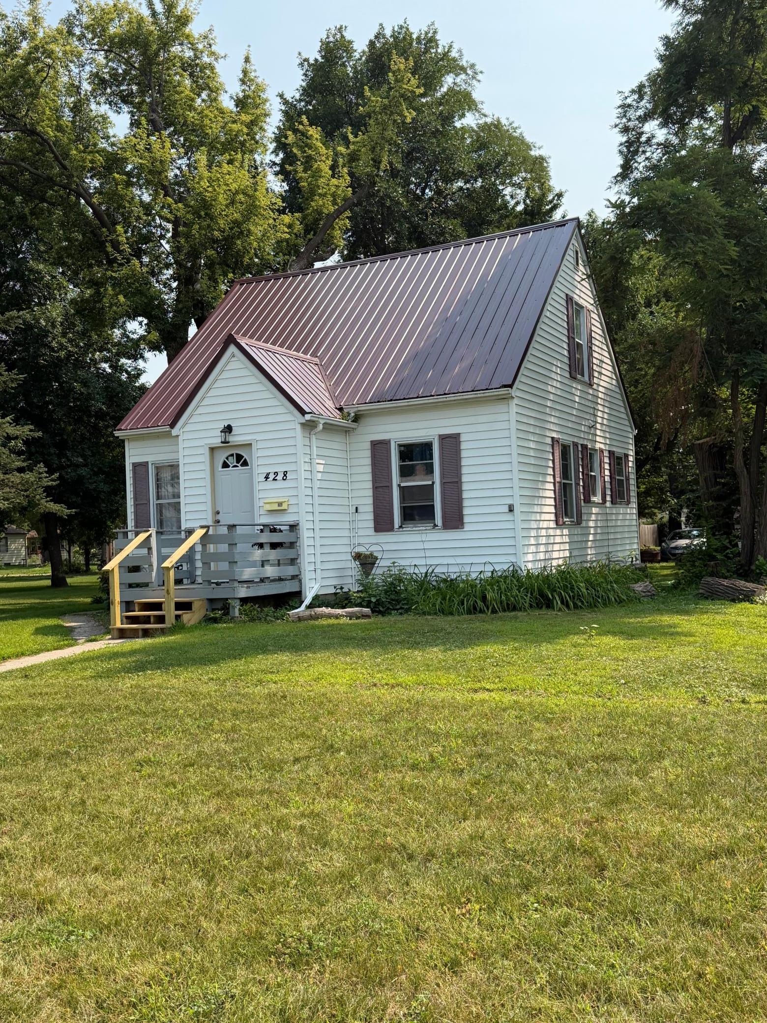 428 E Rooney Avenue Property Photo 2