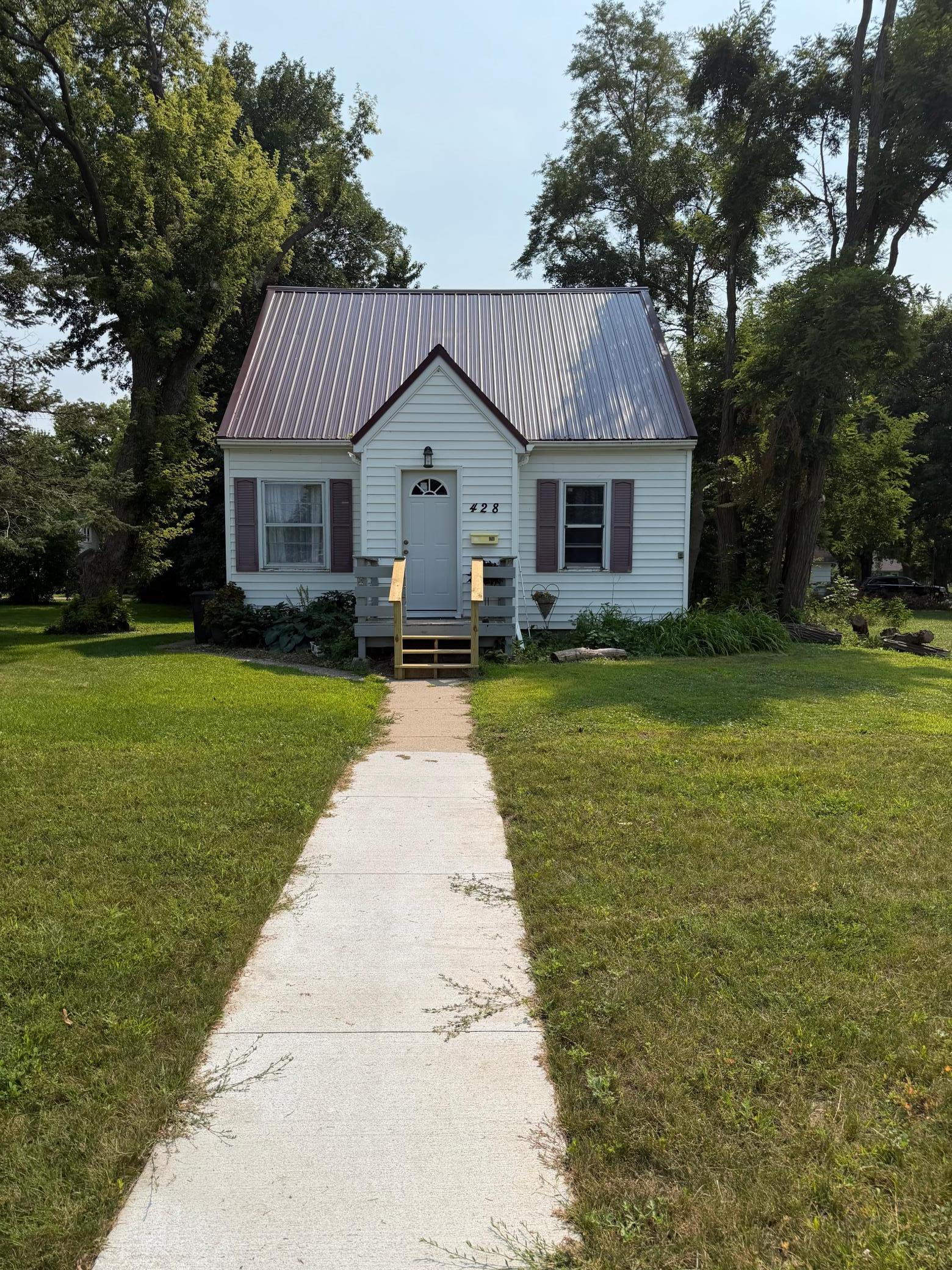 428 E Rooney Avenue Property Photo 3