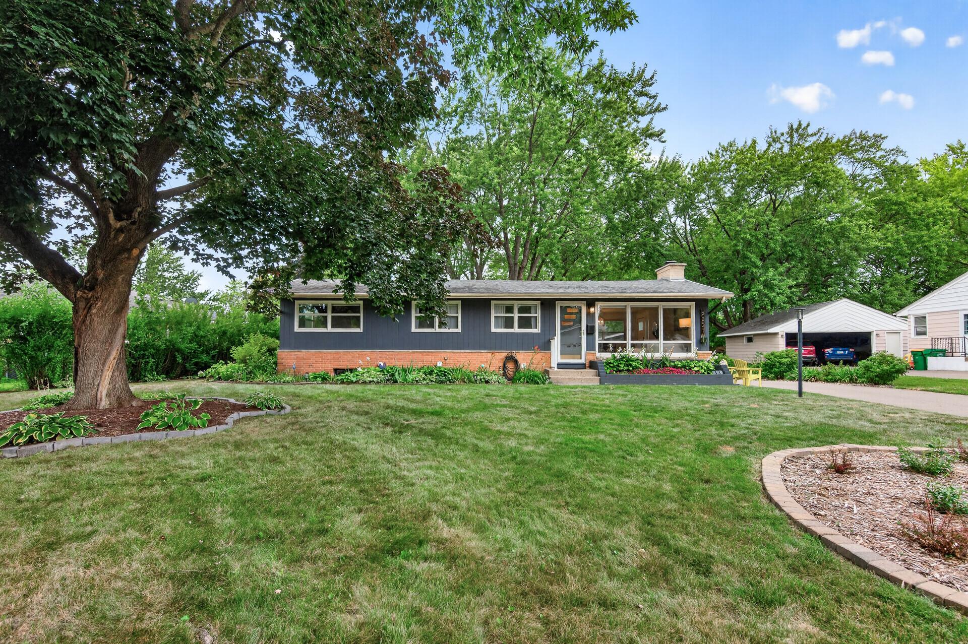 5221 Quebec Avenue N Property Photo 2