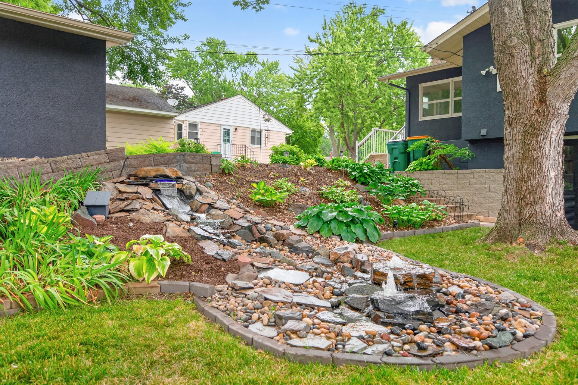 5221 Quebec Avenue N Property Photo 3
