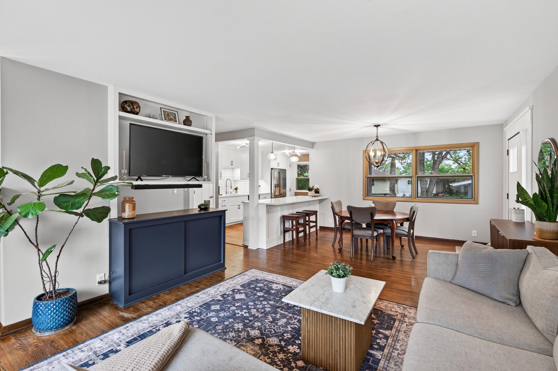 5221 Quebec Avenue N Property Photo 4