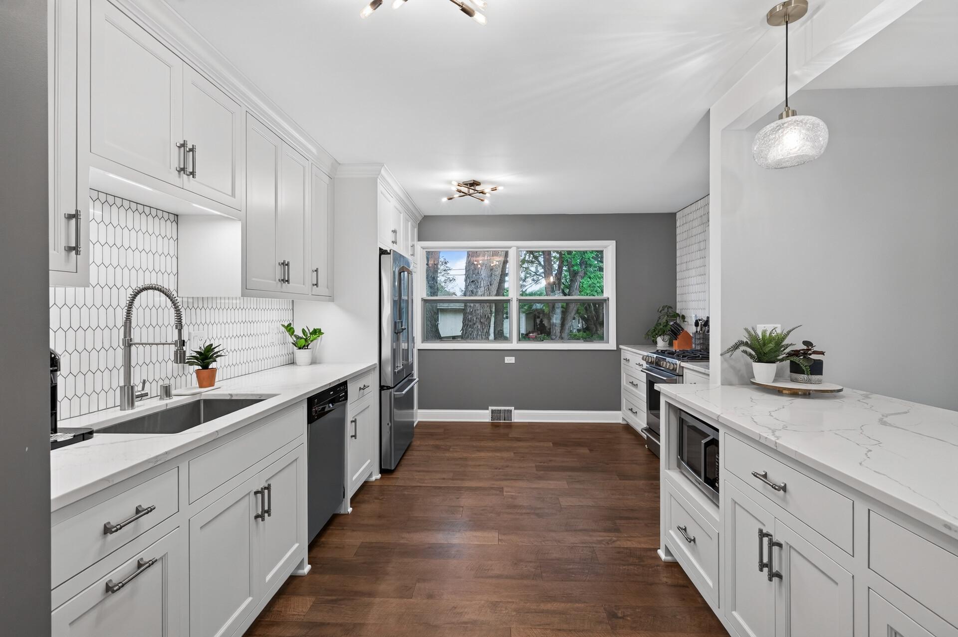 5221 Quebec Avenue N Property Photo 10