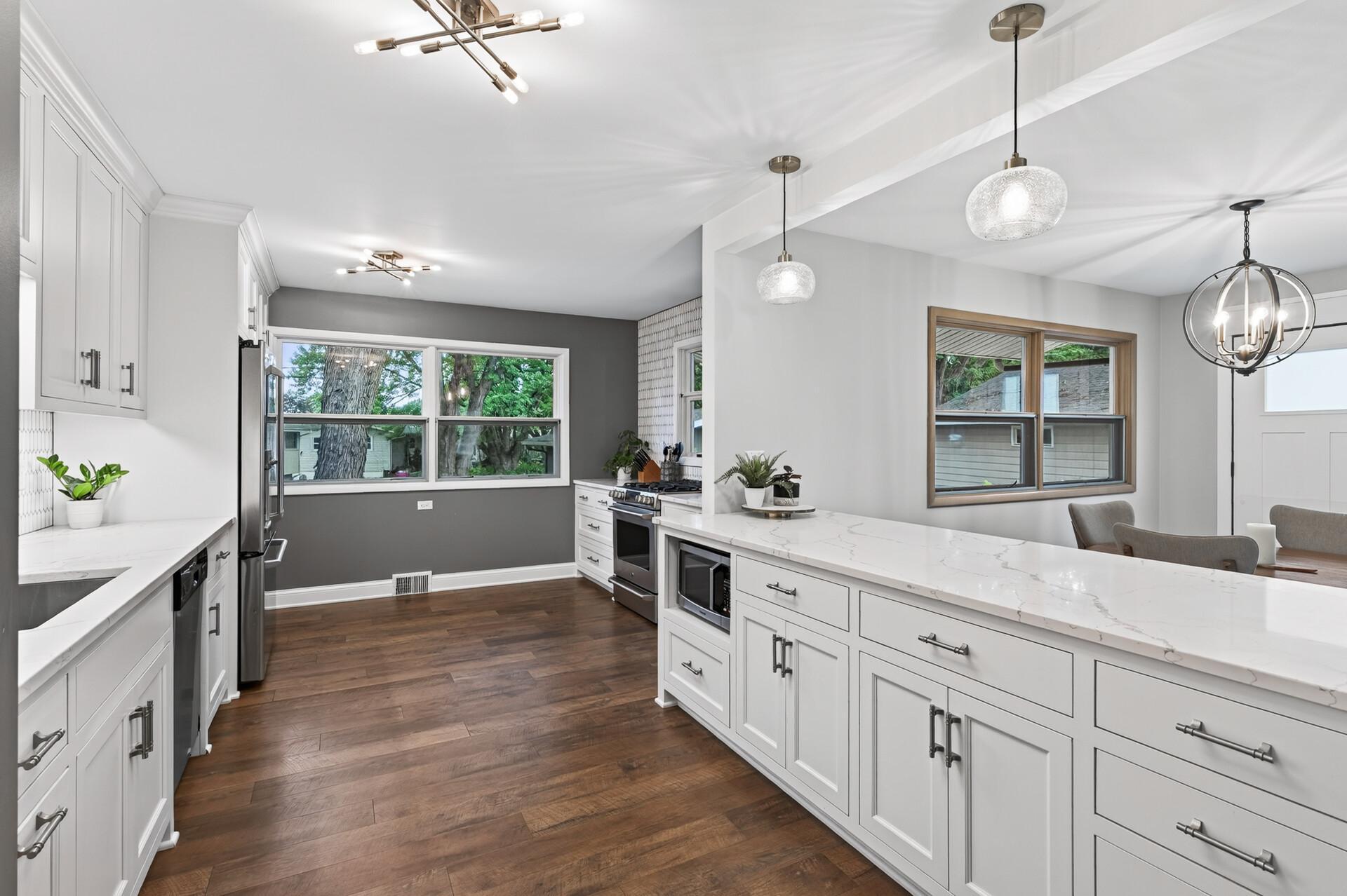 5221 Quebec Avenue N Property Photo 11