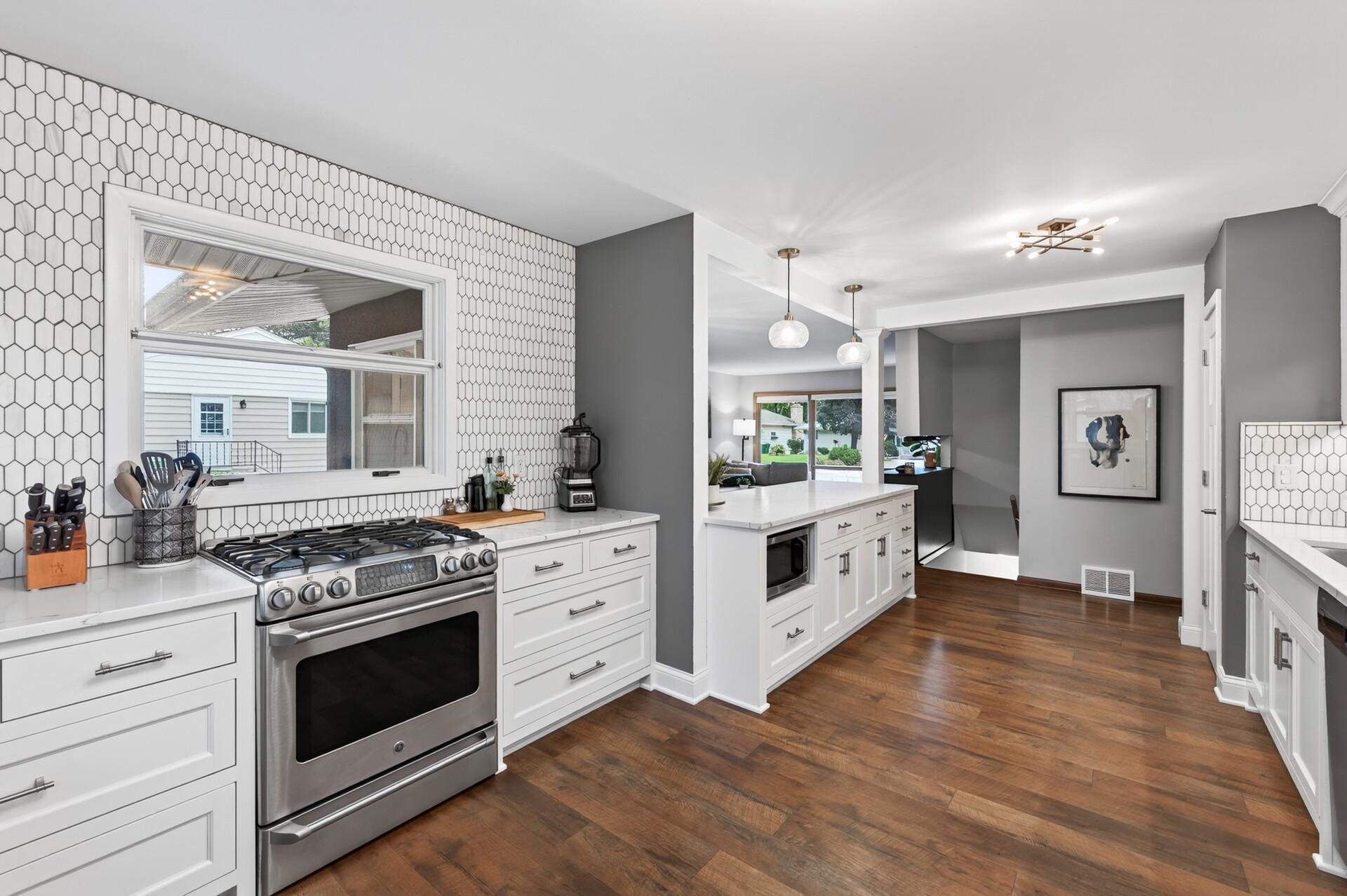 5221 Quebec Avenue N Property Photo 13