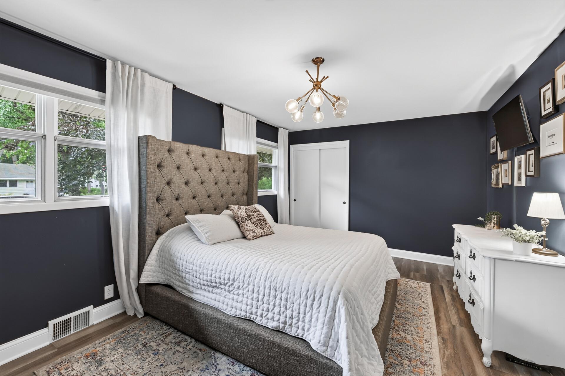 5221 Quebec Avenue N Property Photo 14