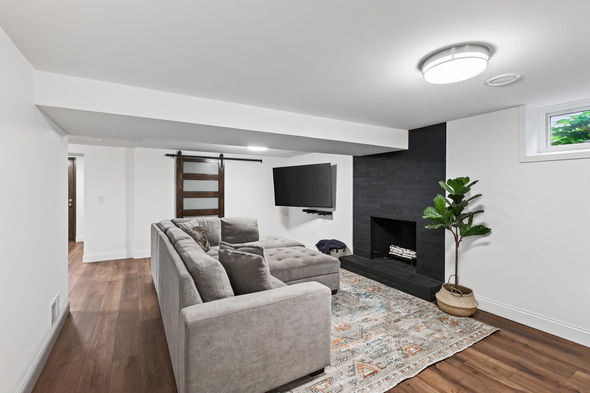 5221 Quebec Avenue N Property Photo 19