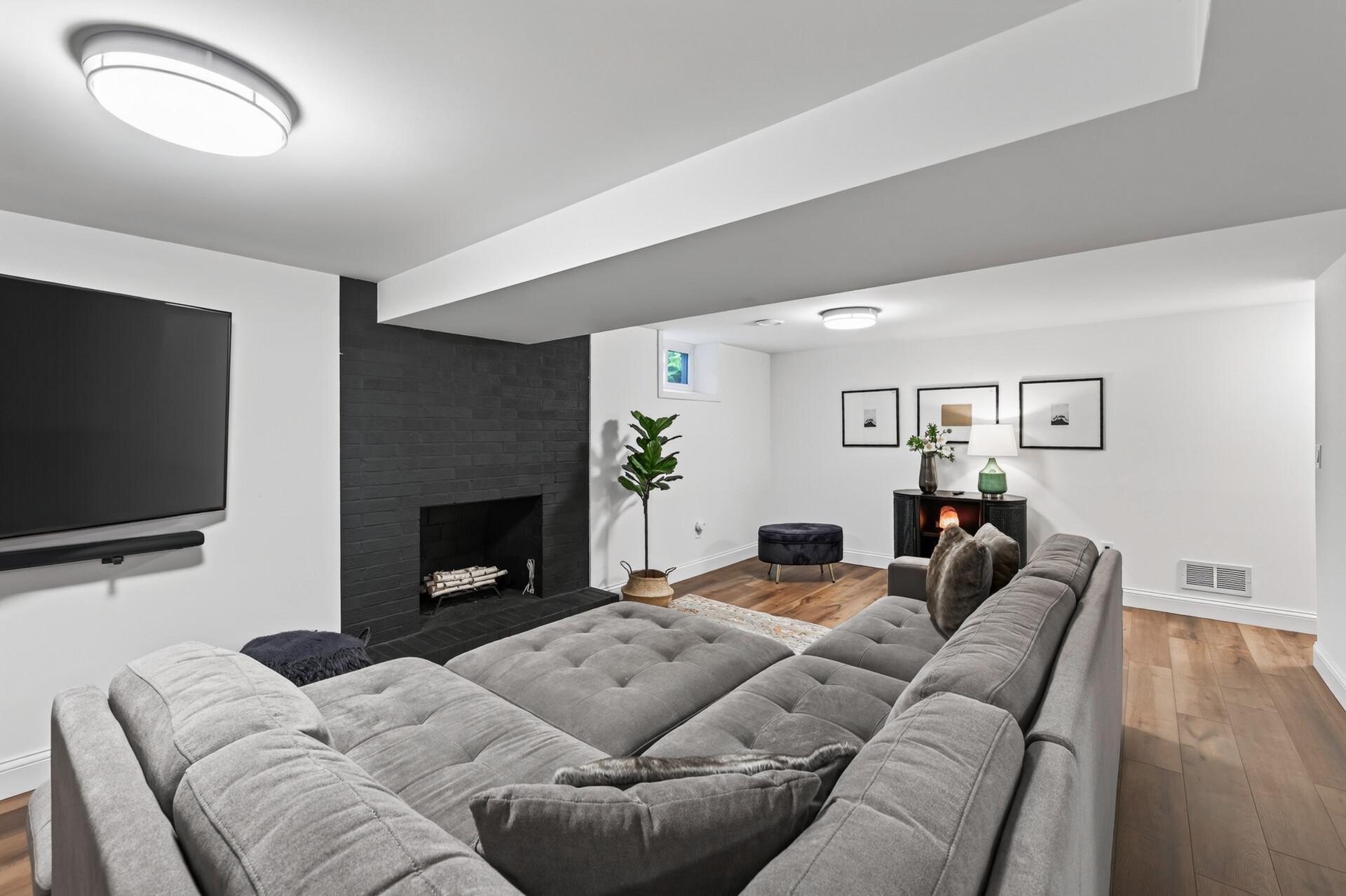 5221 Quebec Avenue N Property Photo 20