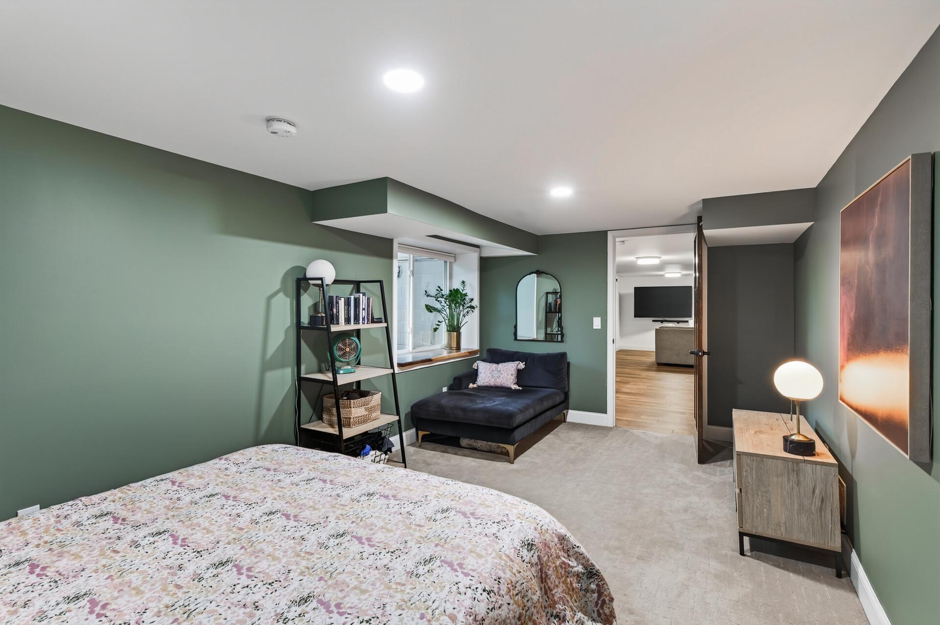 5221 Quebec Avenue N Property Photo 24