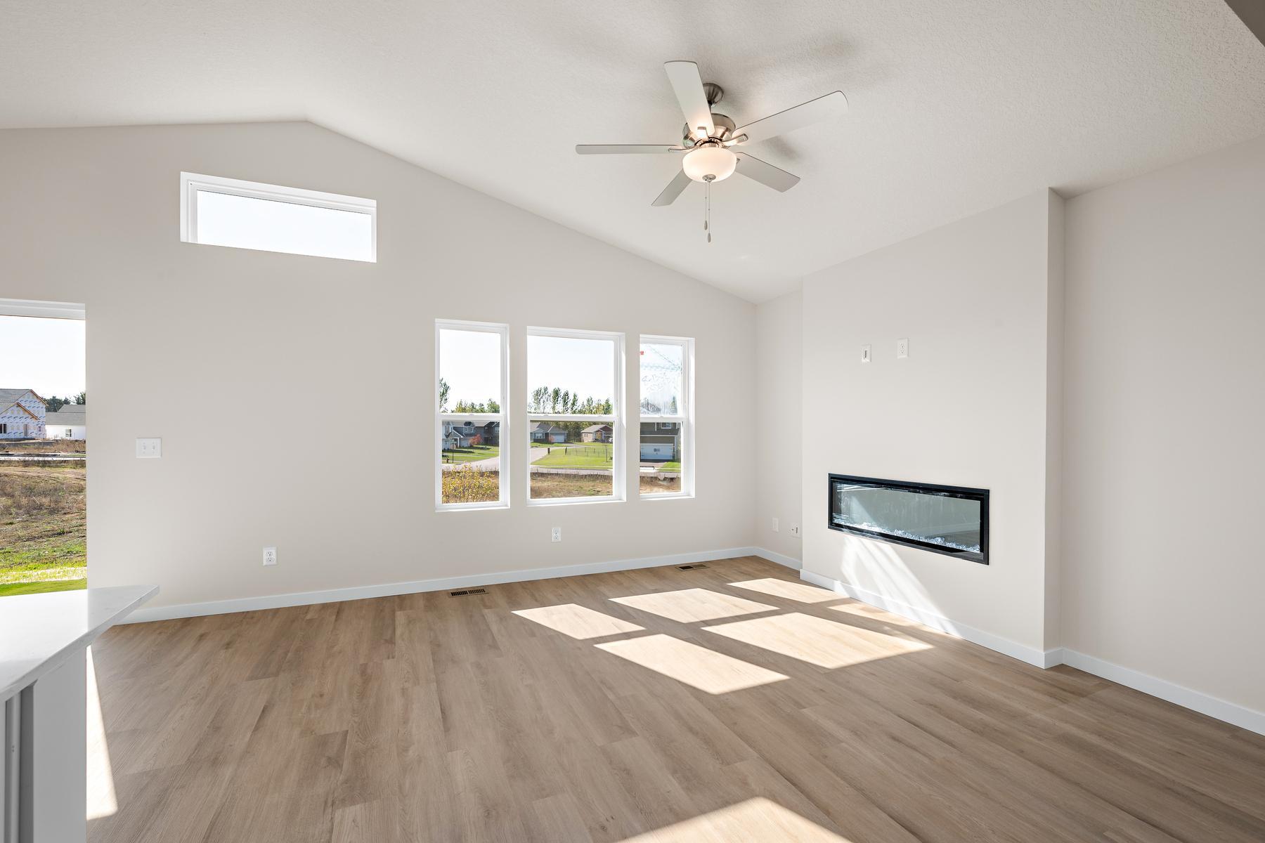 606 Redwood Loop N Property Photo 11