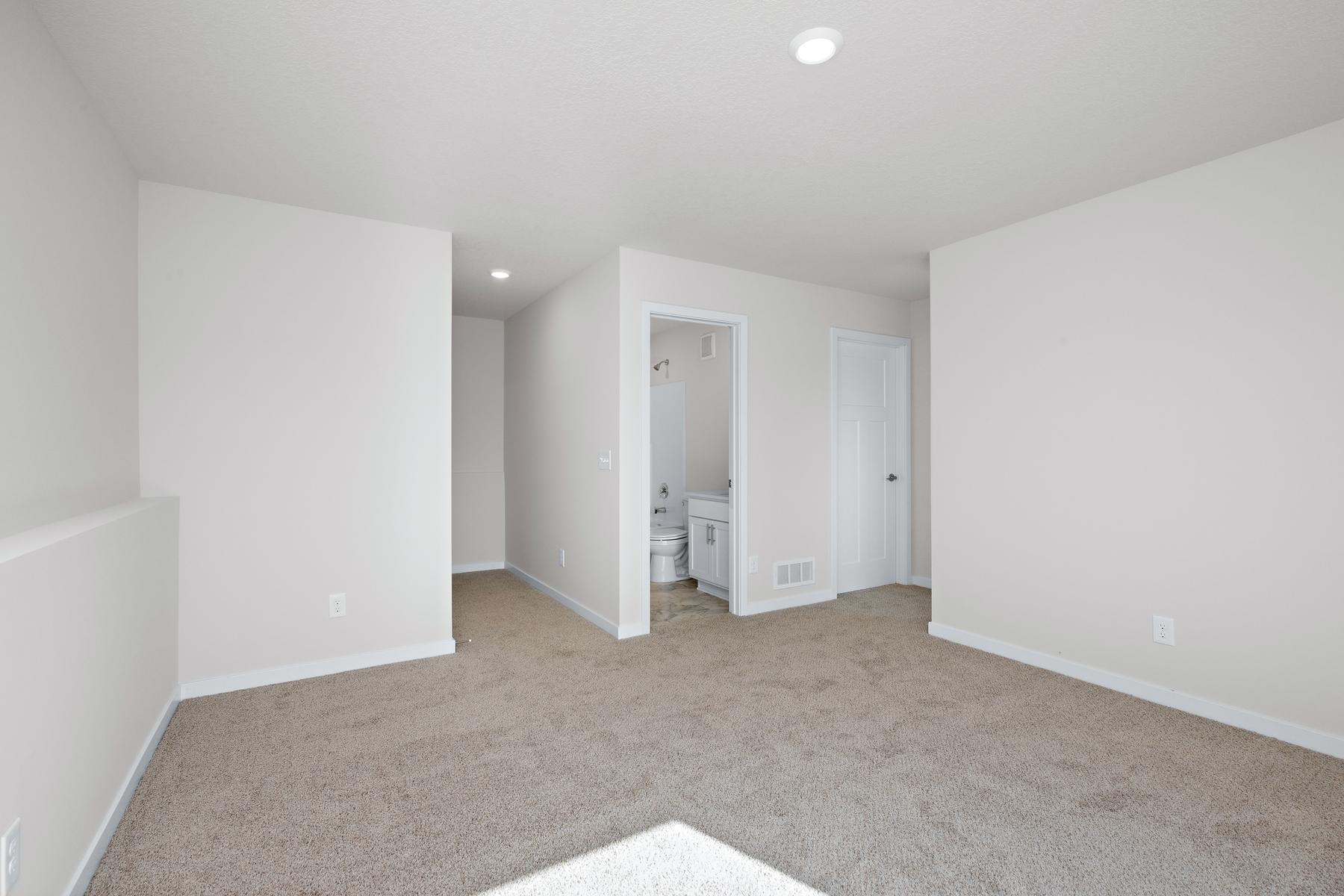 606 Redwood Loop N Property Photo 15
