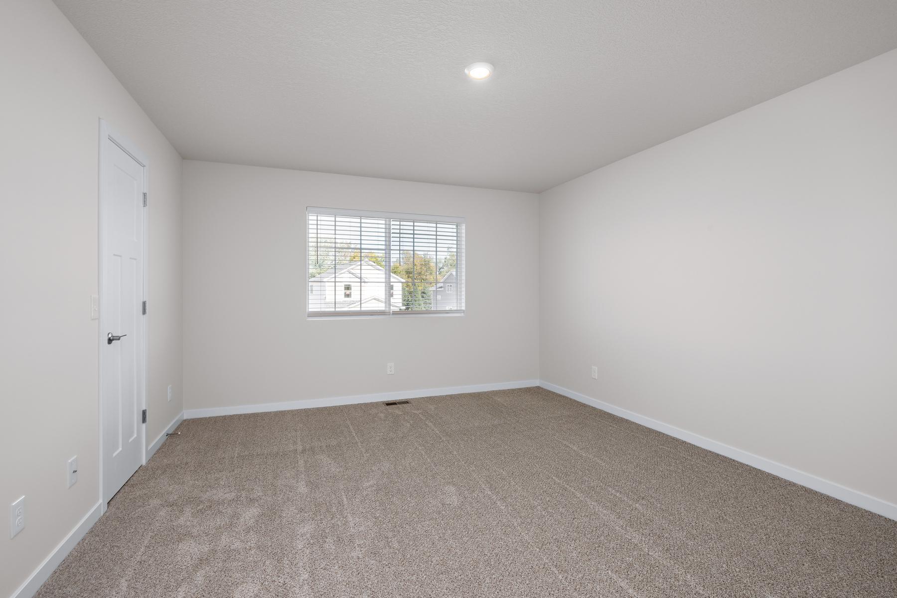 606 Redwood Loop N Property Photo 17