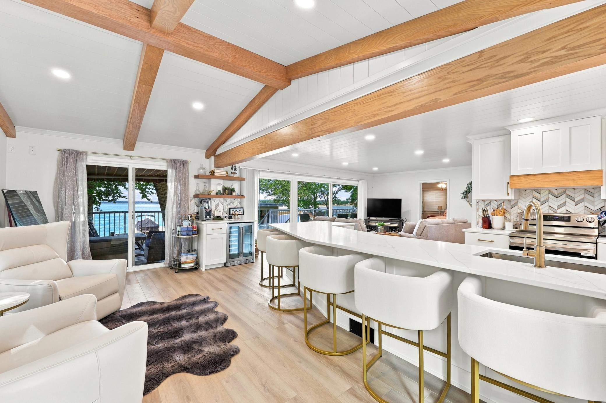 1244 E Shore Drive Property Photo 4