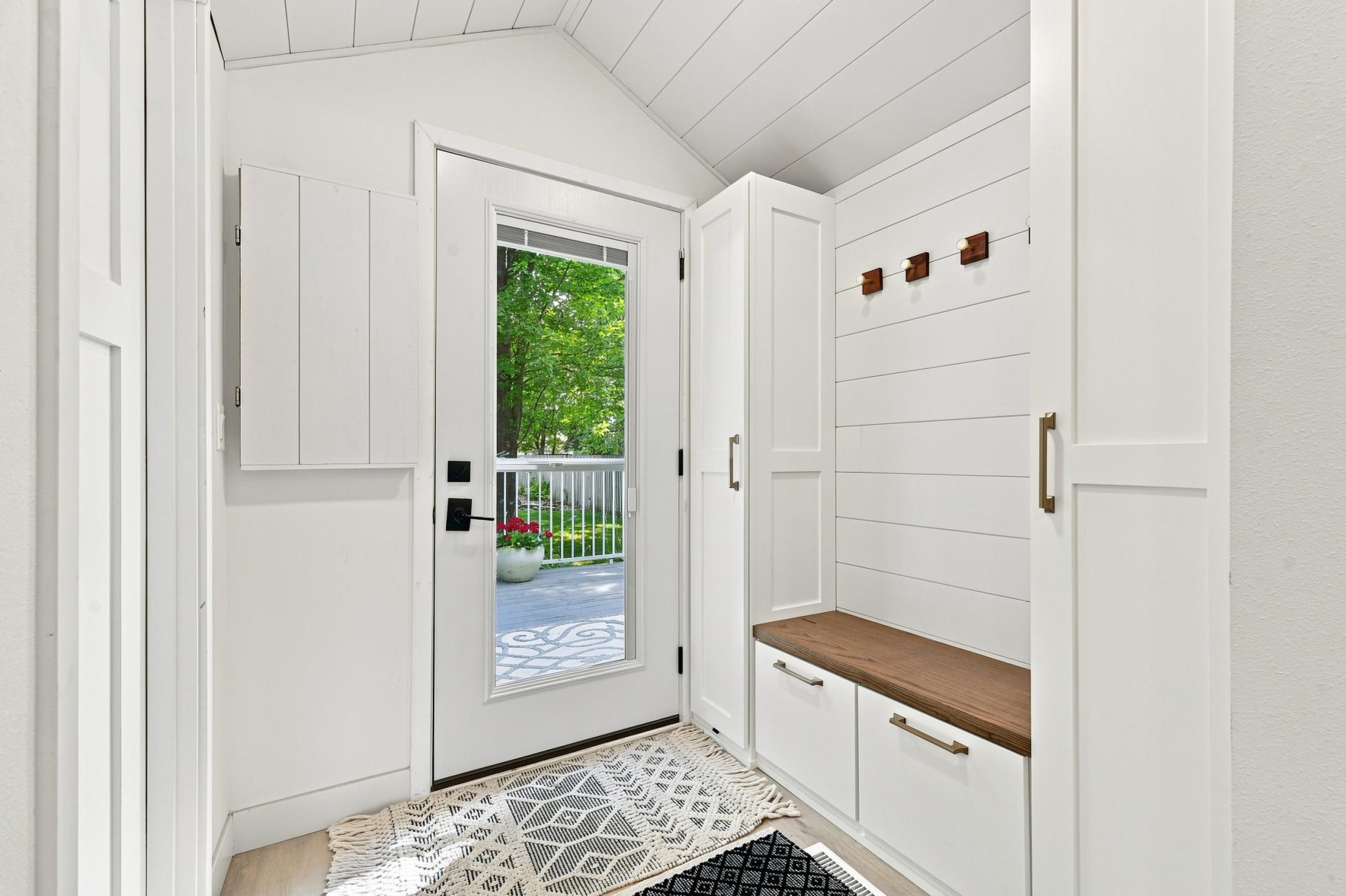 1244 E Shore Drive Property Photo 5