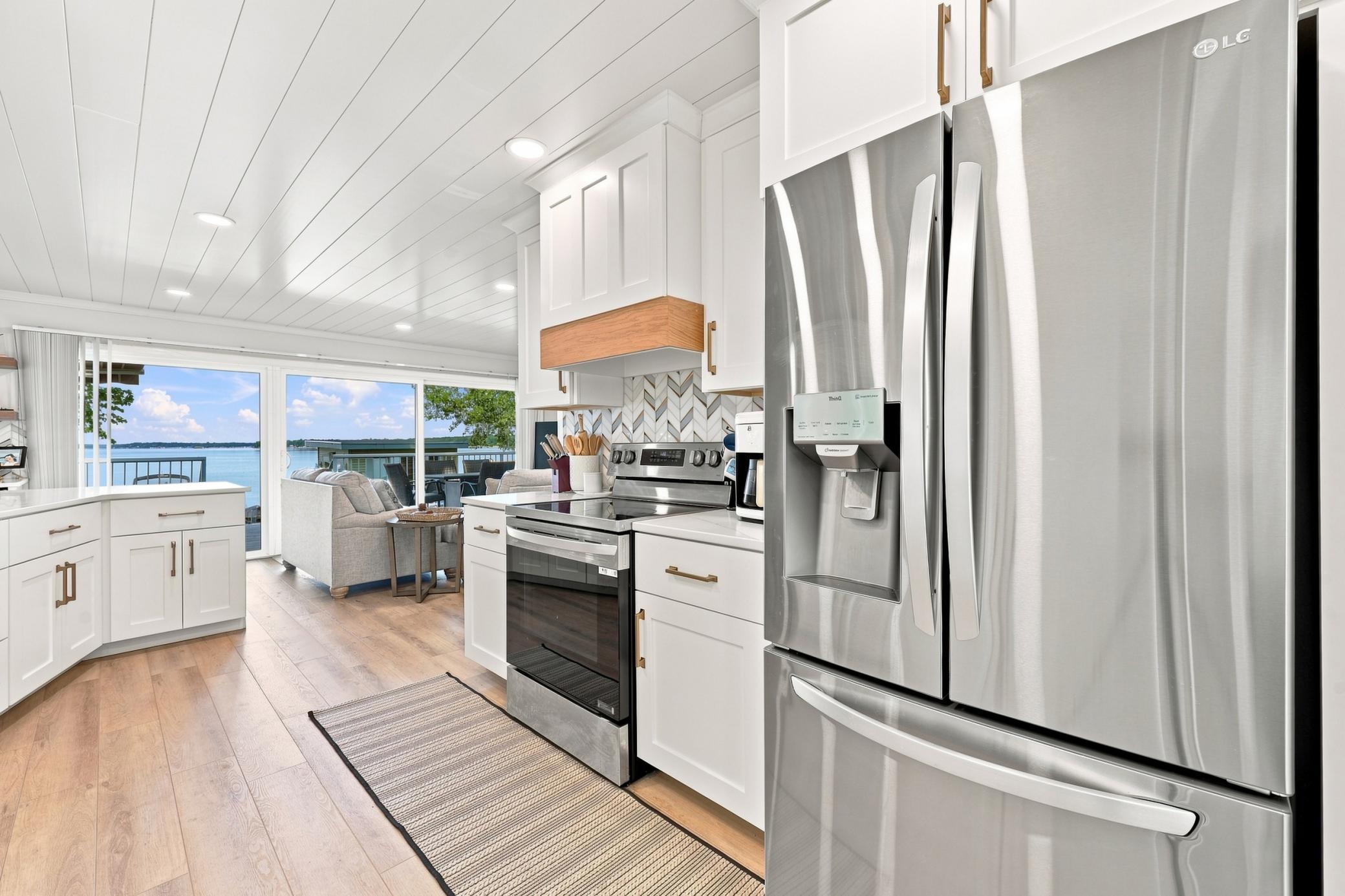 1244 E Shore Drive Property Photo 7