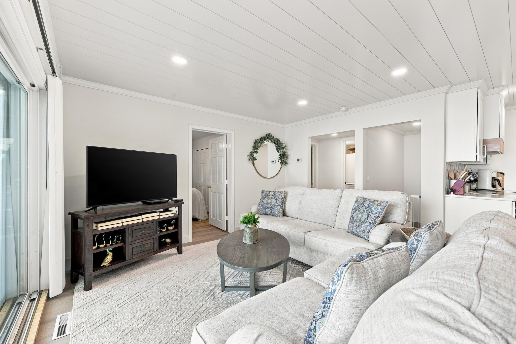 1244 E Shore Drive Property Photo 10