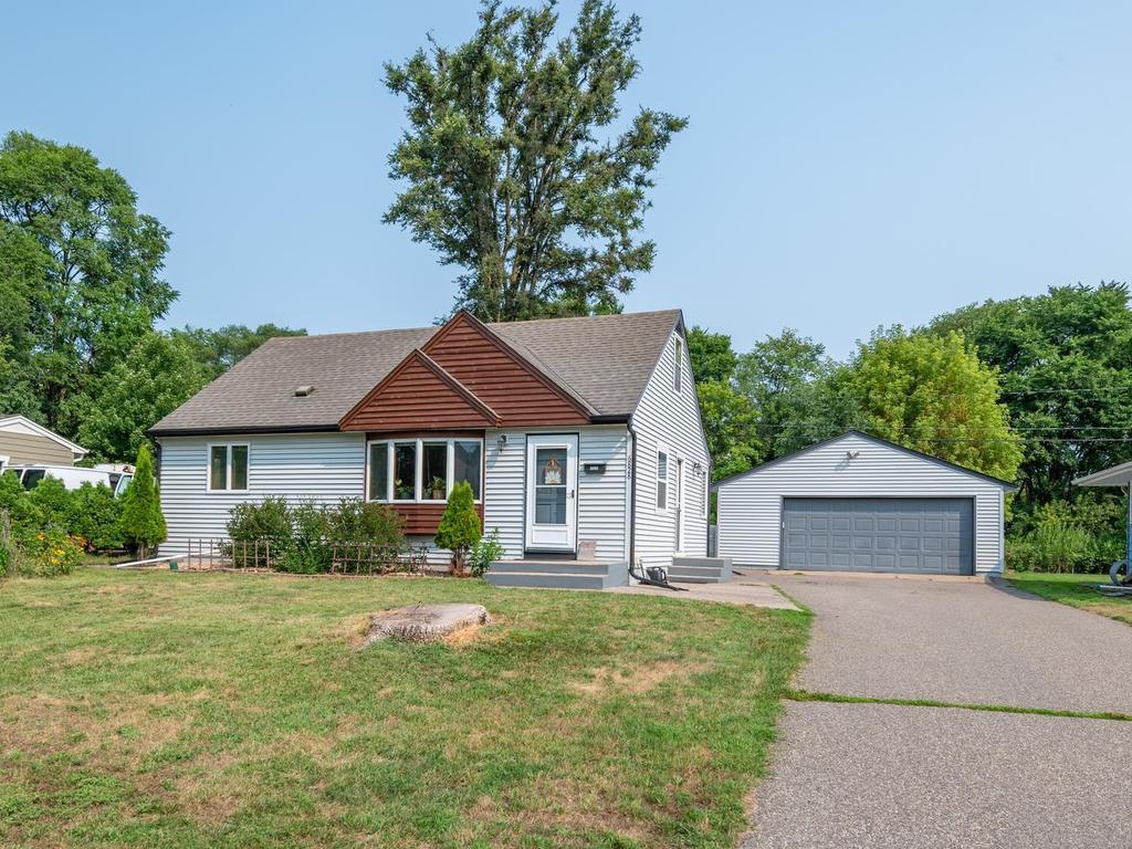 6828 51st Place N Property Photo 1