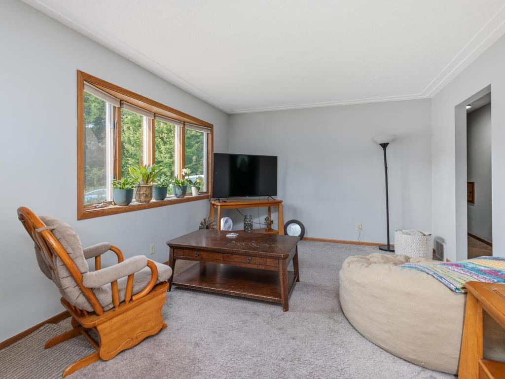 6828 51st Place N Property Photo 3