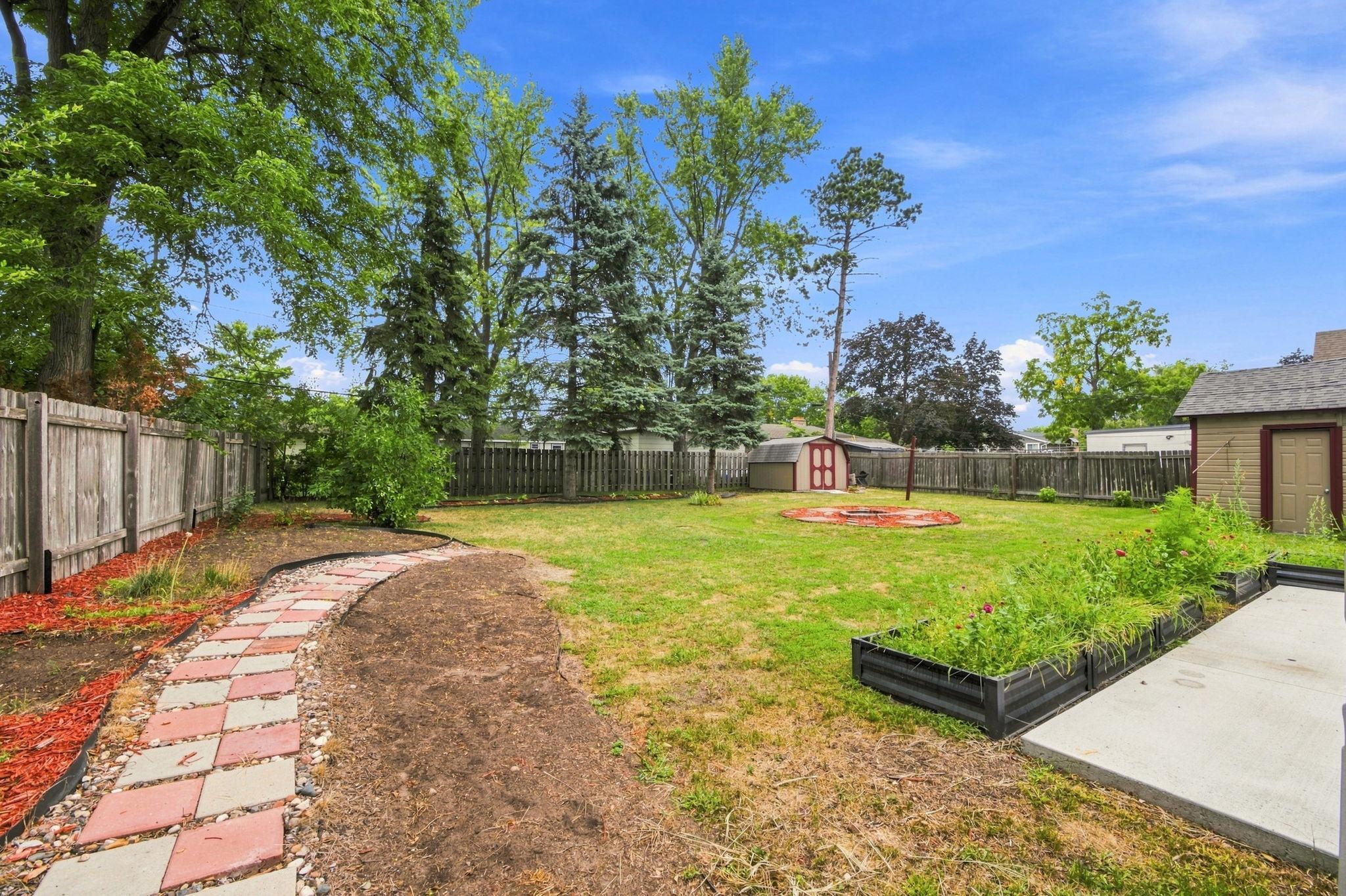 851 Brisbin Street Property Photo 33