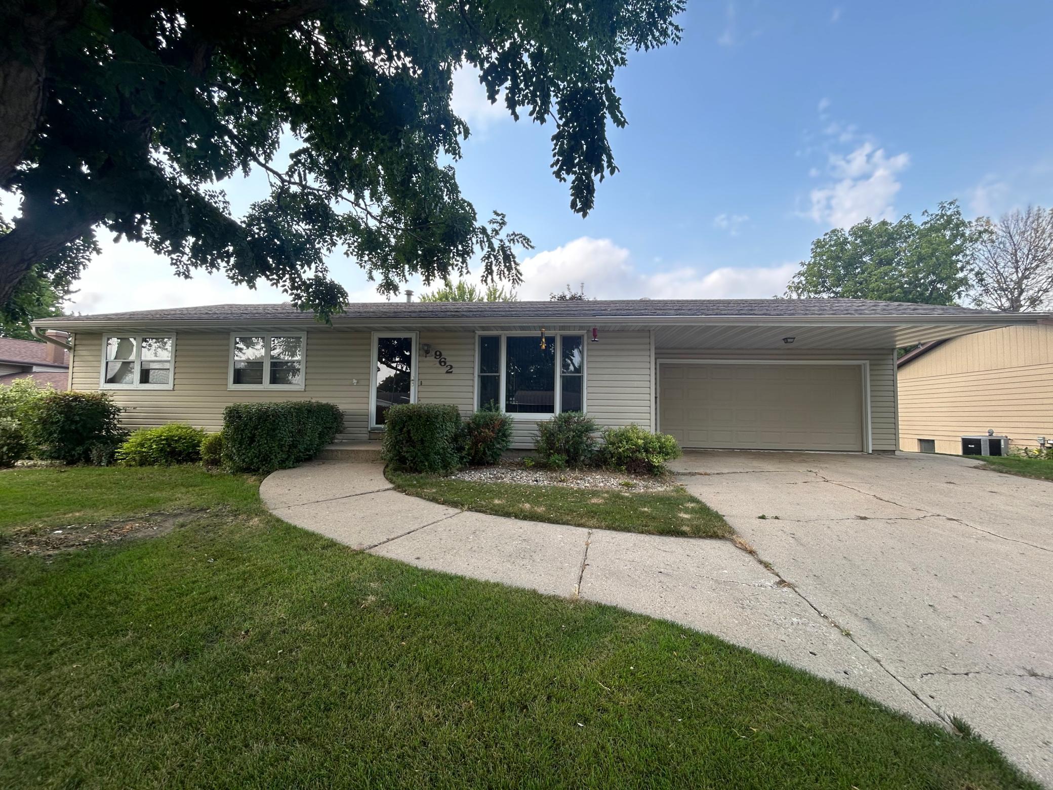 962 Miles Drive Property Photo 1