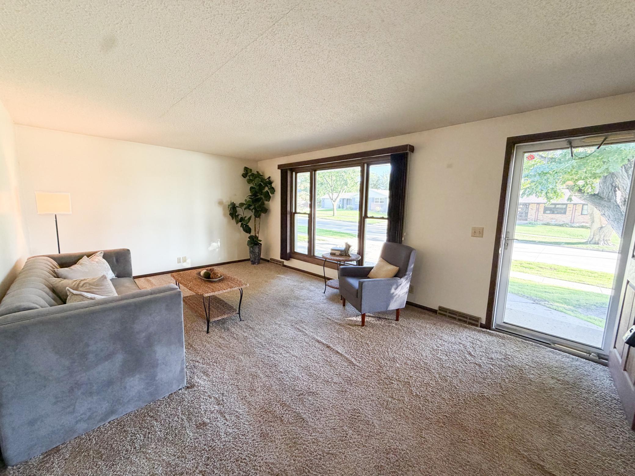 962 Miles Drive Property Photo 6