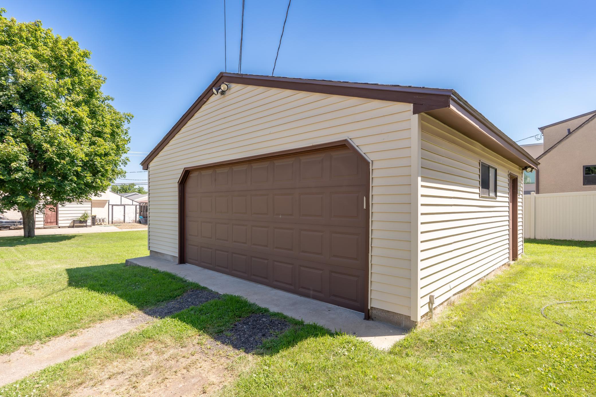 239 3rd Avenue W Property Photo 4