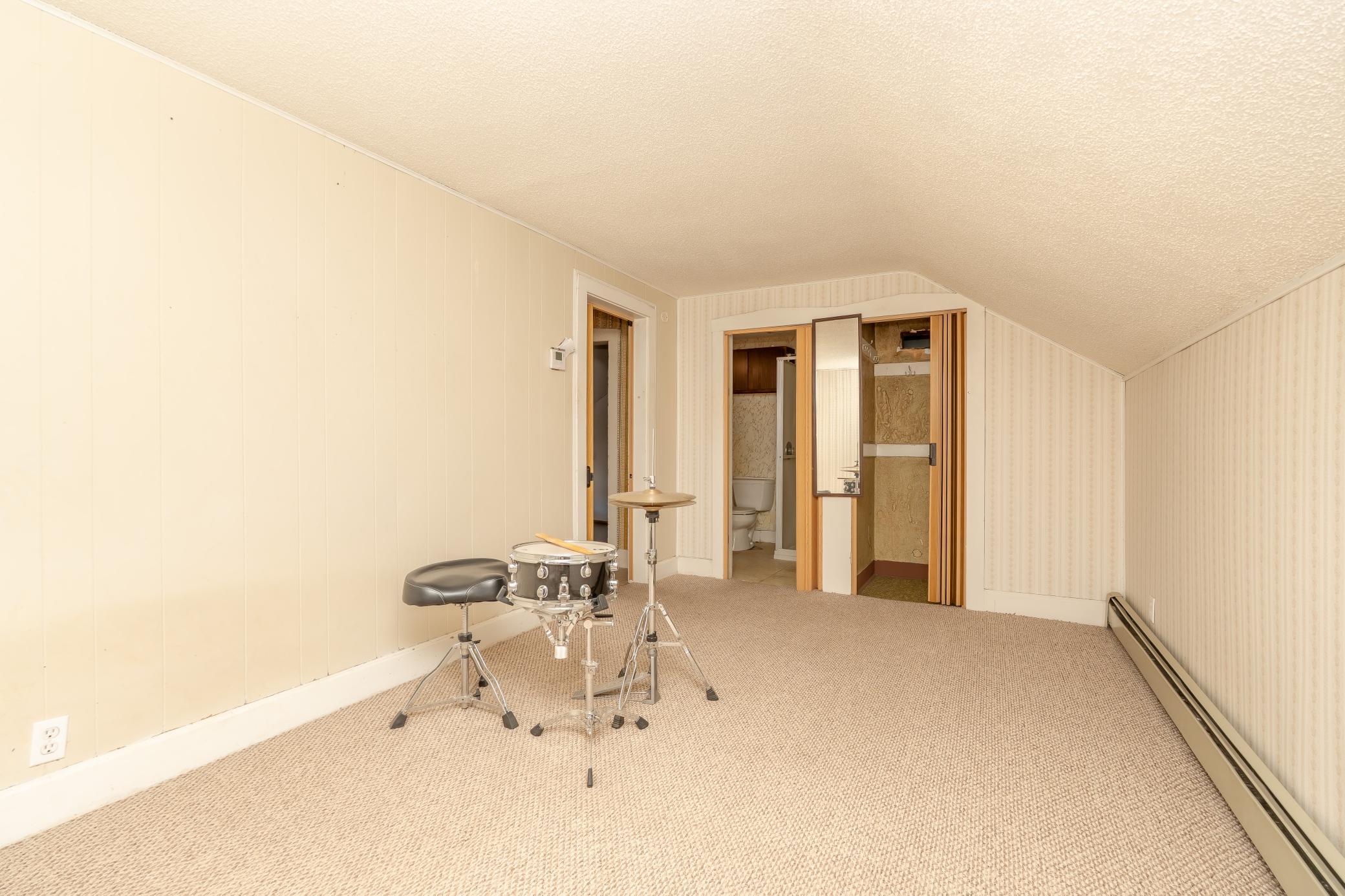 239 3rd Avenue W Property Photo 13