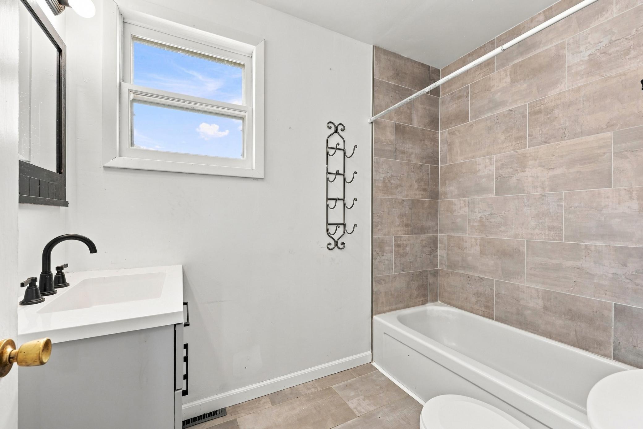 802 Hobart Street Property Photo 8