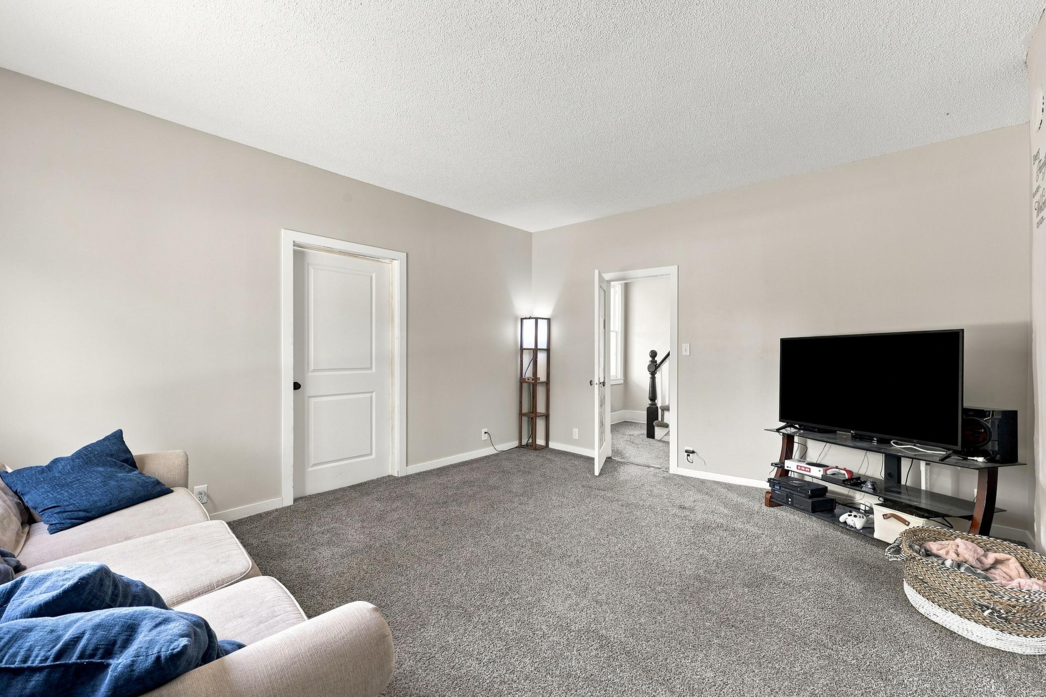 802 Hobart Street Property Photo 16