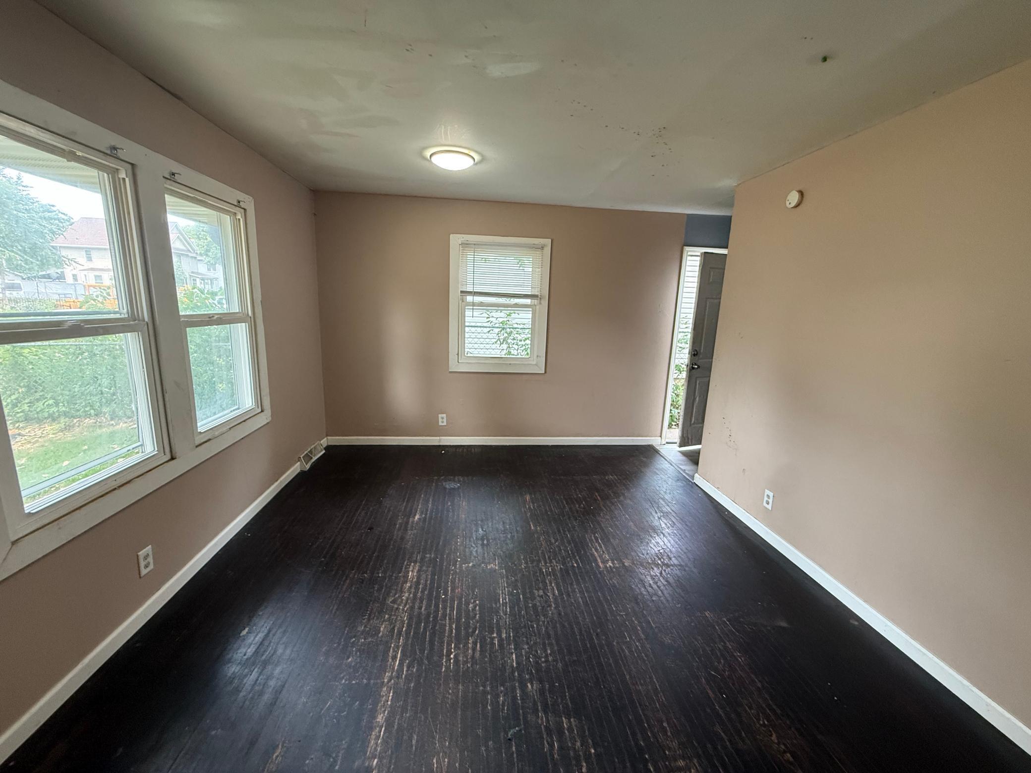 1210 Knox Avenue N Property Photo 2