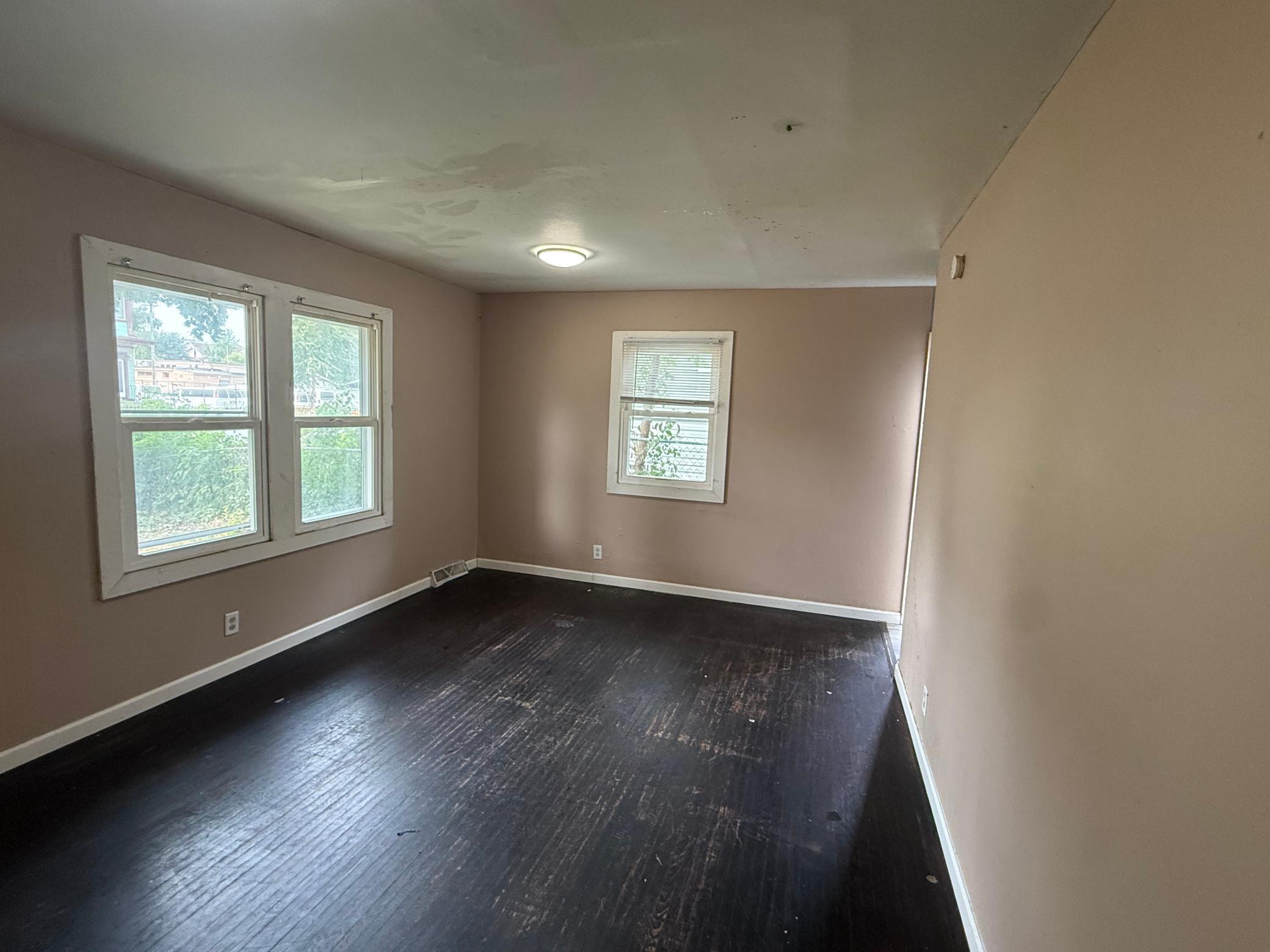 1210 Knox Avenue N Property Photo 4