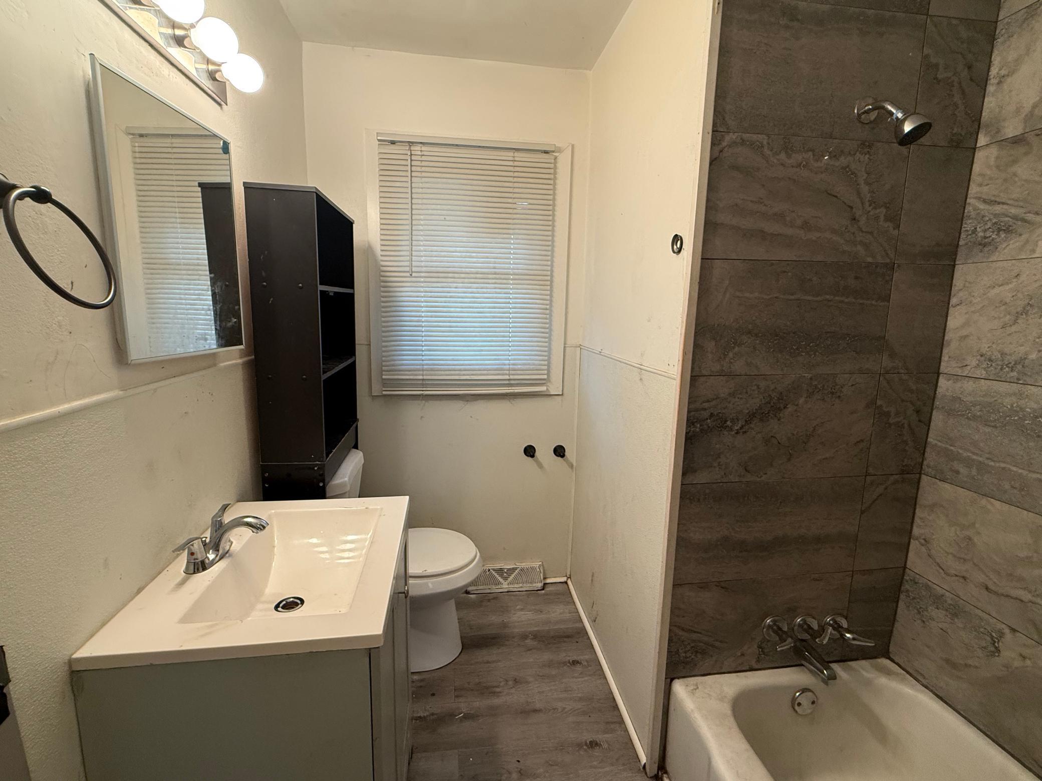 1210 Knox Avenue N Property Photo 5