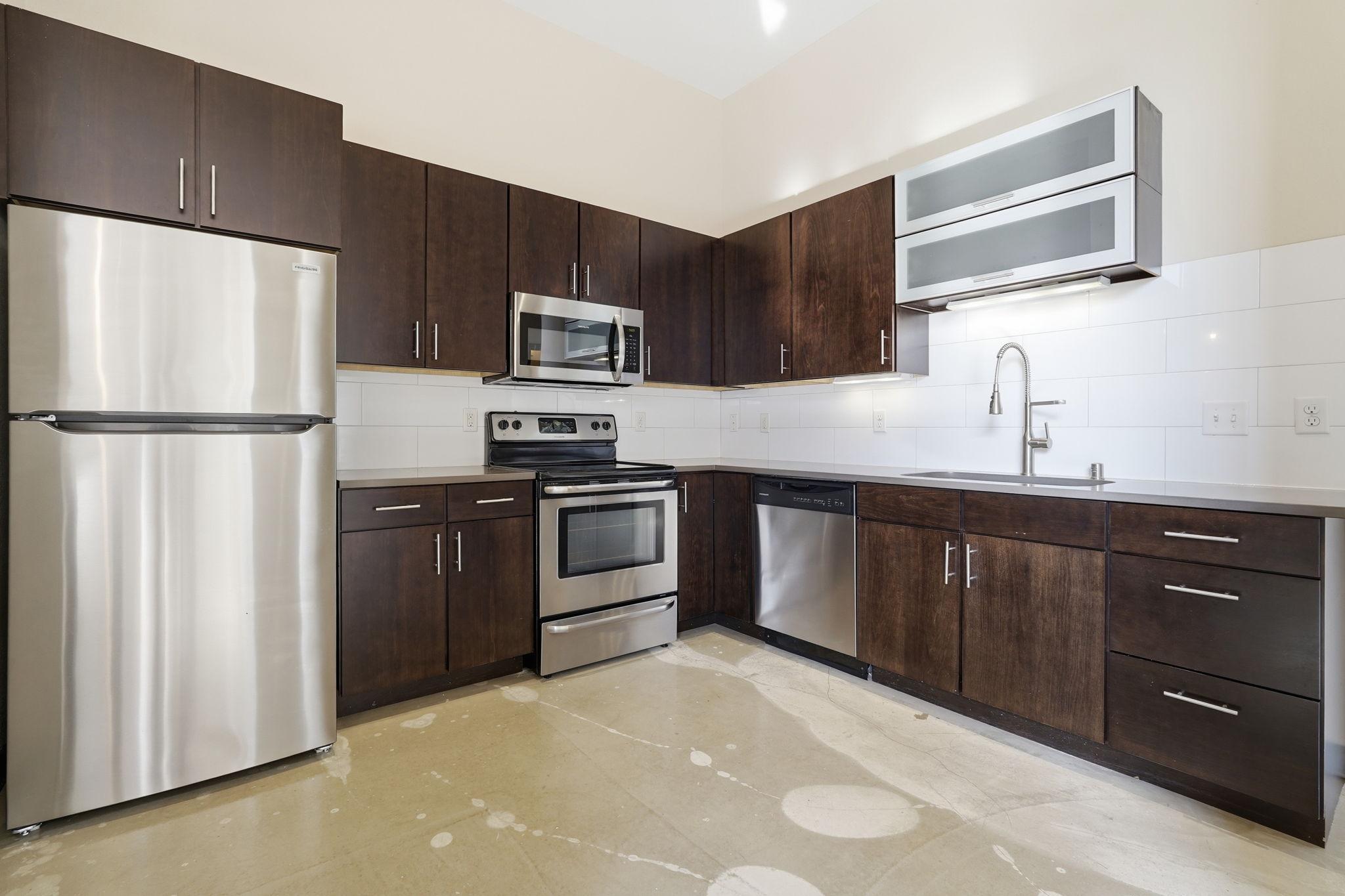 607 Washington Ave N 220 Property Photo 6