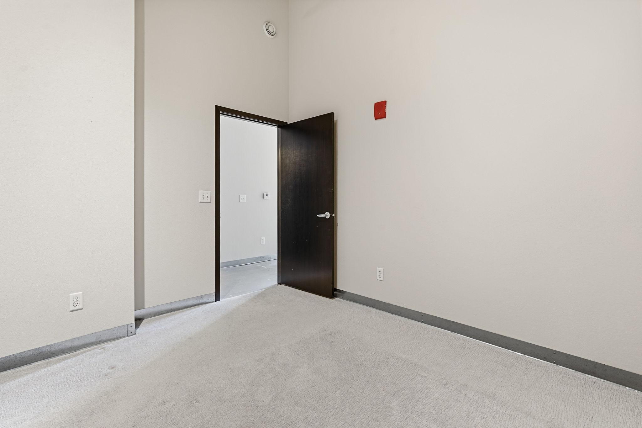 607 Washington Ave N 220 Property Photo 10