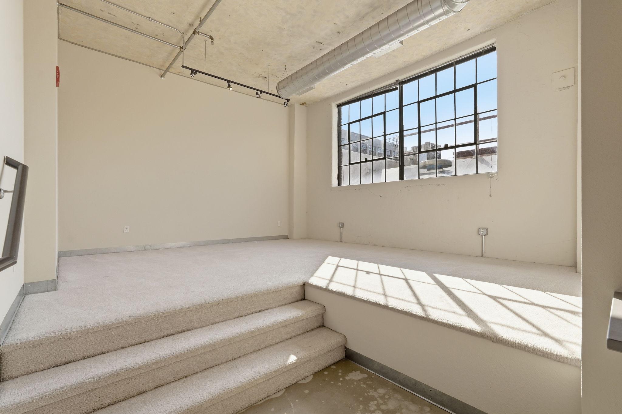 607 Washington Ave N 220 Property Photo 11