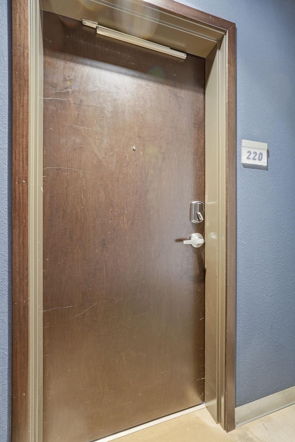607 Washington Ave N 220 Property Photo 21