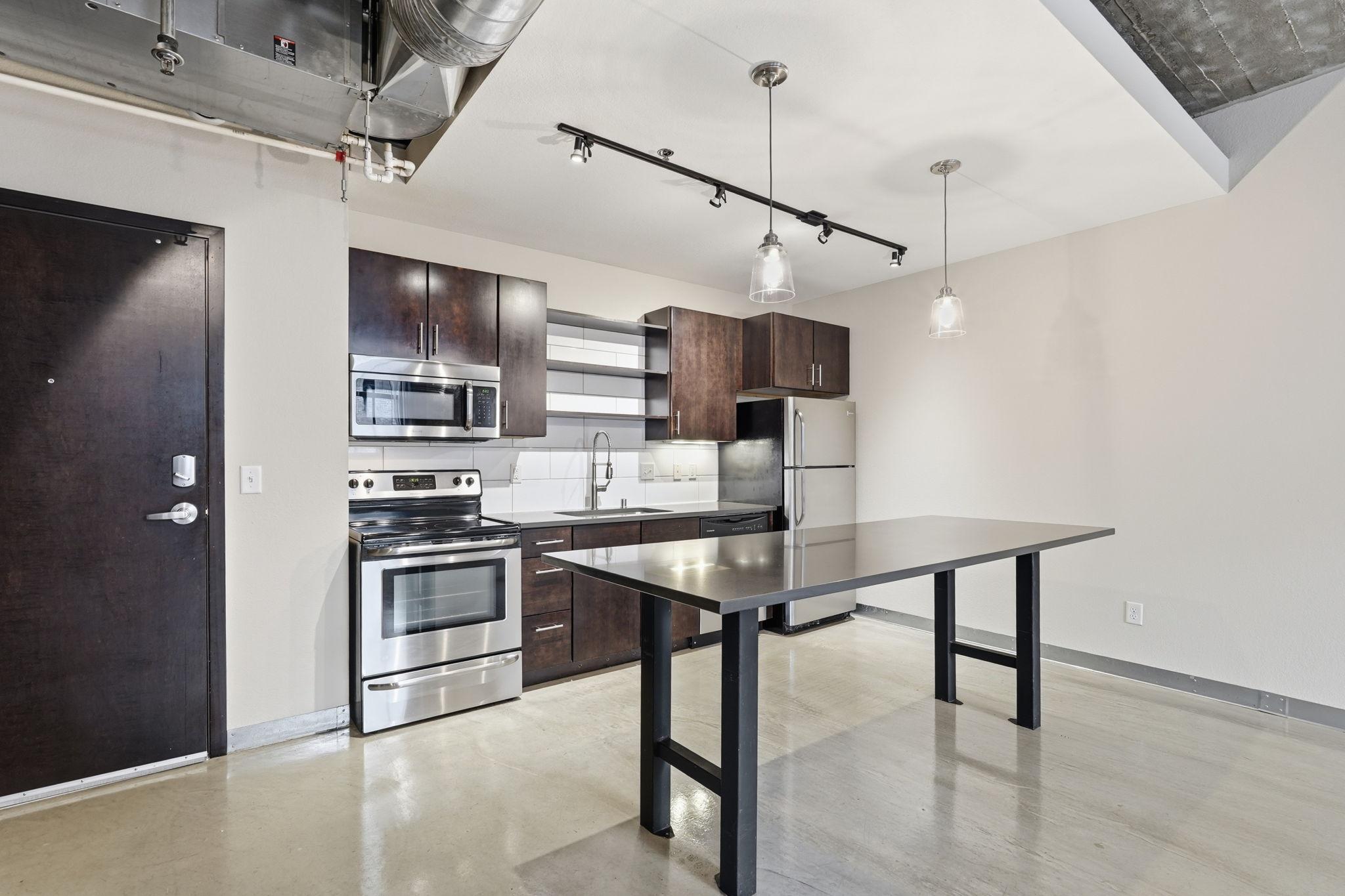 607 Washington Ave N 307 Property Photo 6