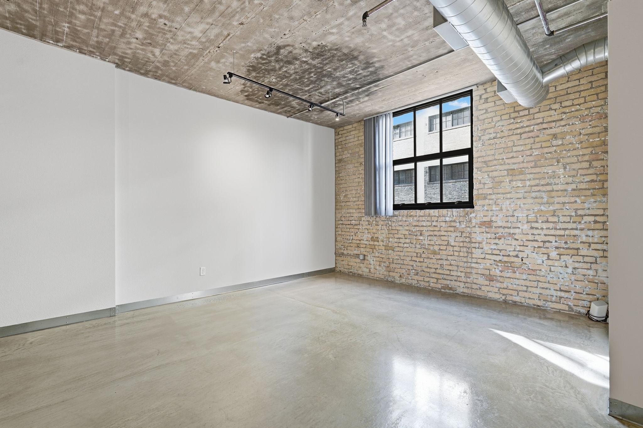 607 Washington Ave N 307 Property Photo 12