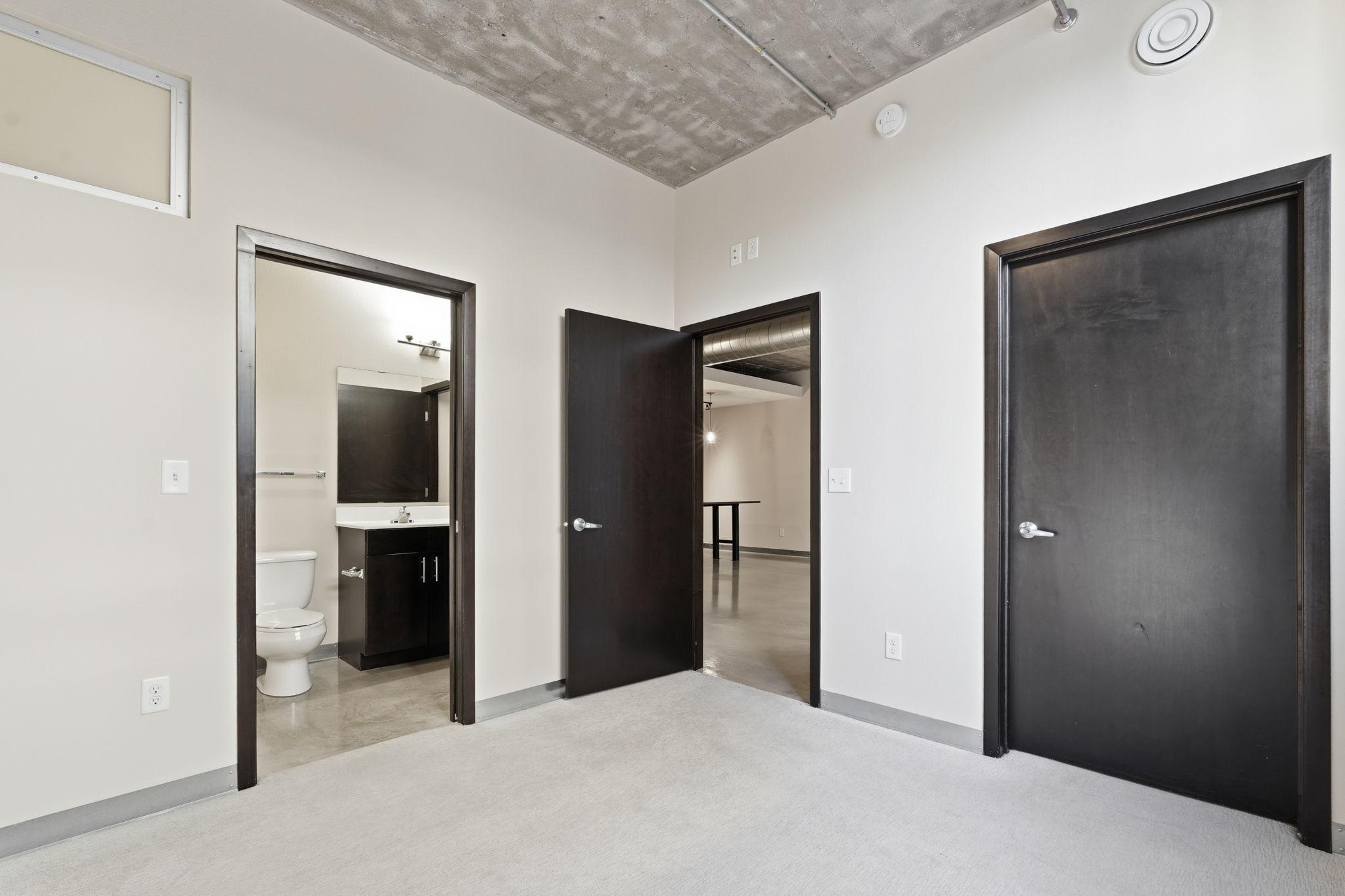 607 Washington Ave N 307 Property Photo 17