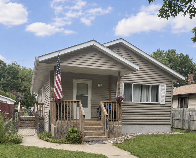 141 36th Avenue N Property Photo 1