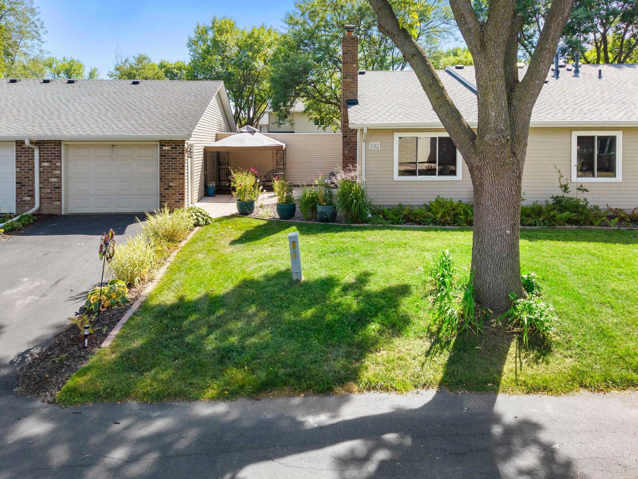 9362 Ranchview Lane N Property Photo 4