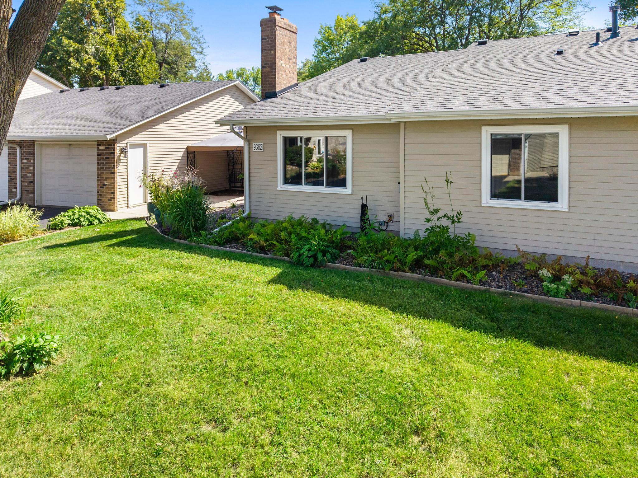 9362 Ranchview Lane N Property Photo 5