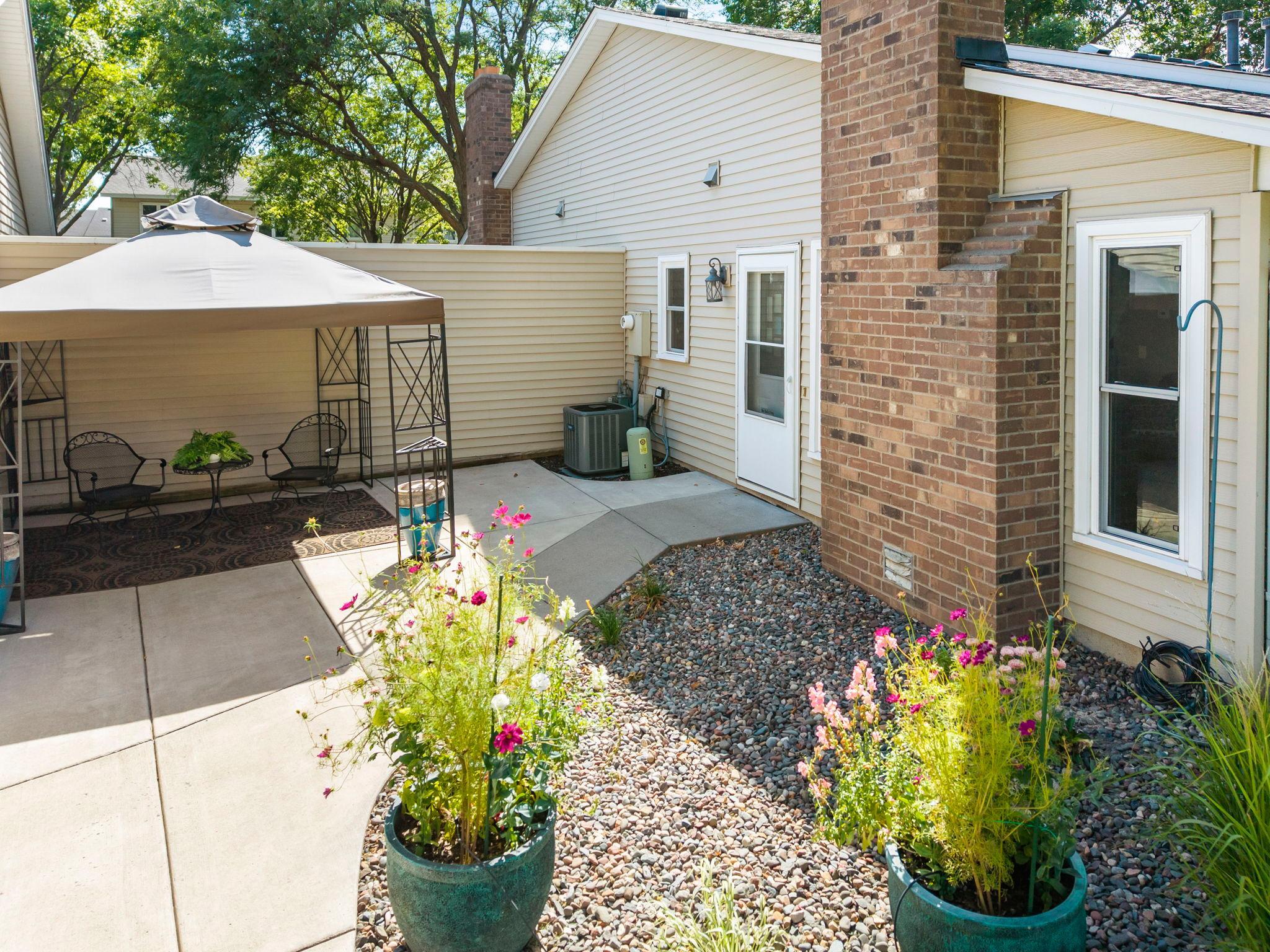 9362 Ranchview Lane N Property Photo 6