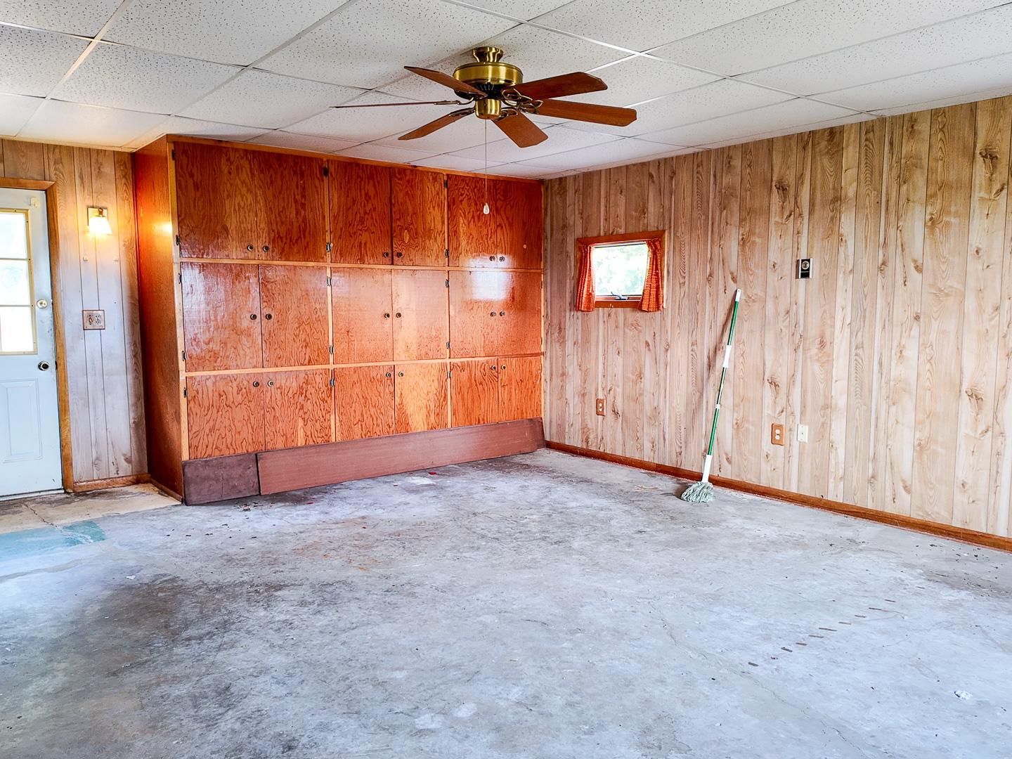 765 E Lake Boulevard Property Photo 4