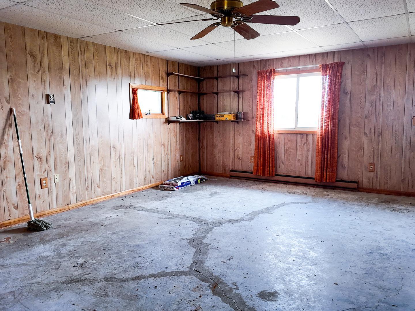 765 E Lake Boulevard Property Photo 5