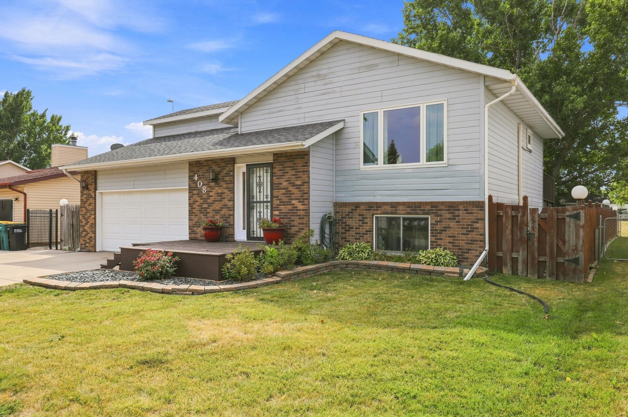 408 19th Street E Property Photo 1
