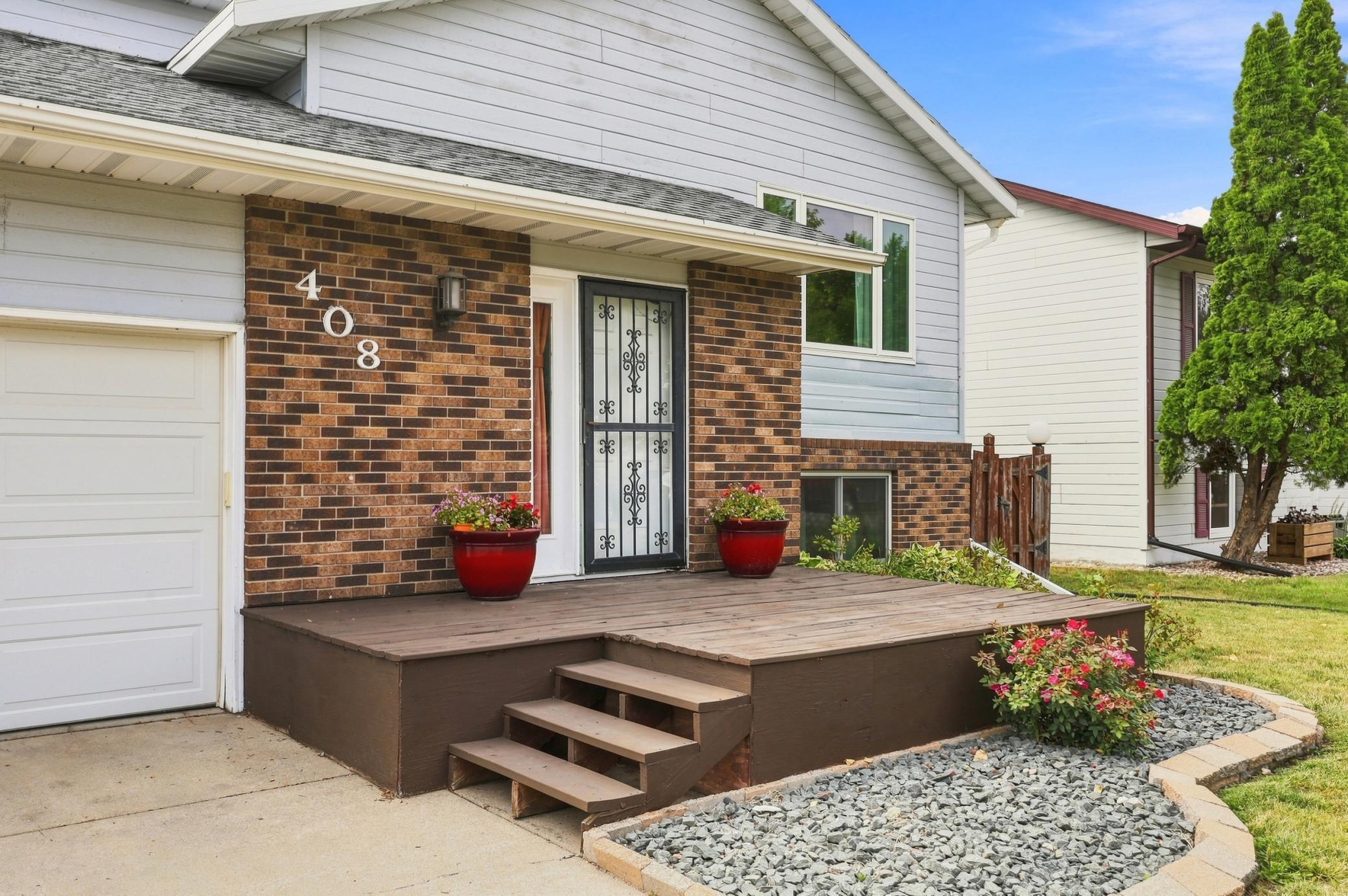 408 19th Street E Property Photo 2